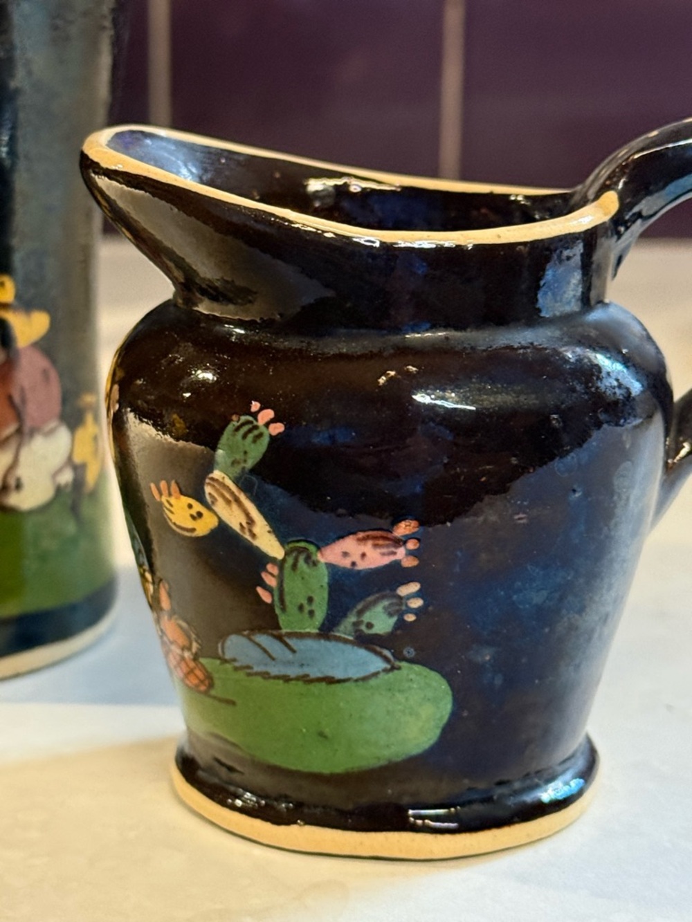 vintage hand-painted Mexican terracotta cup or vase and small pitcher. - Picture 2 of 10